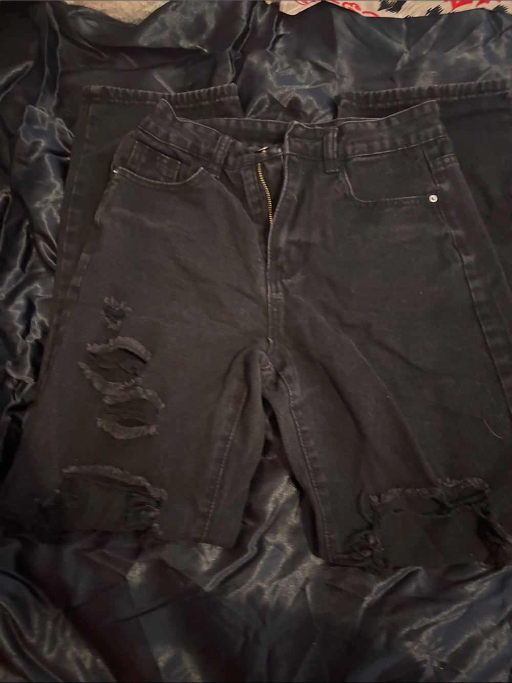 woman’s Black ripped Jeans